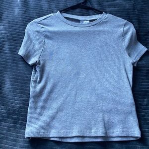 gray t-shirt crop top